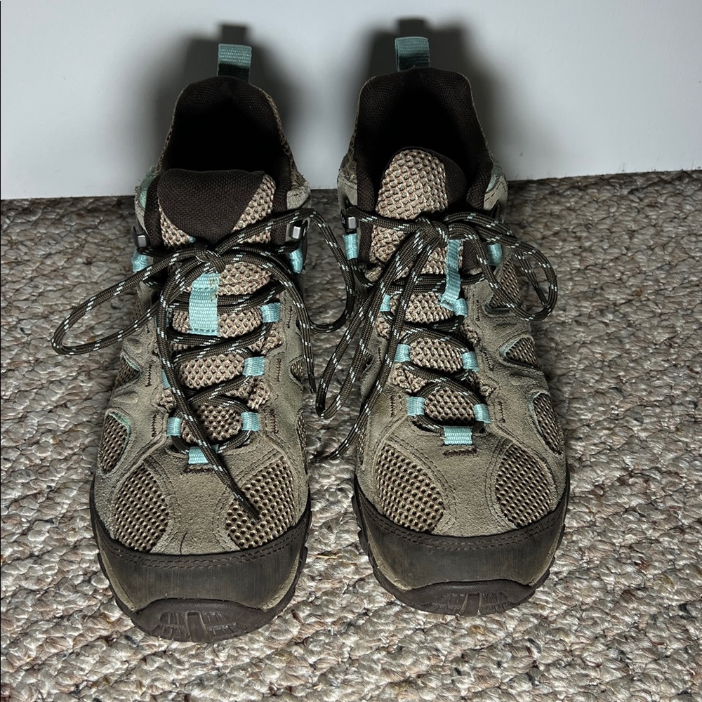 Merrell Womens Hiking Shoes size 8